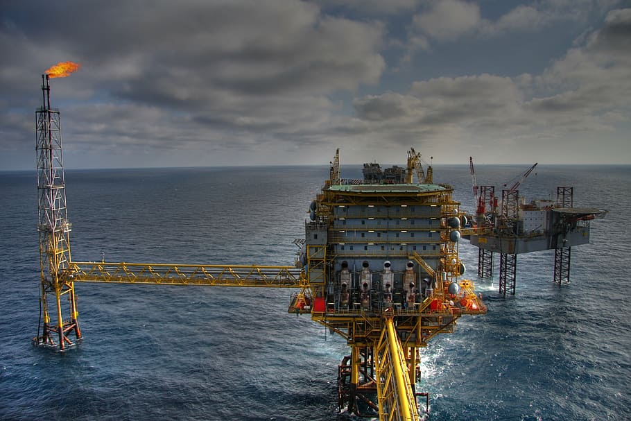 oil rig at sea PFP
